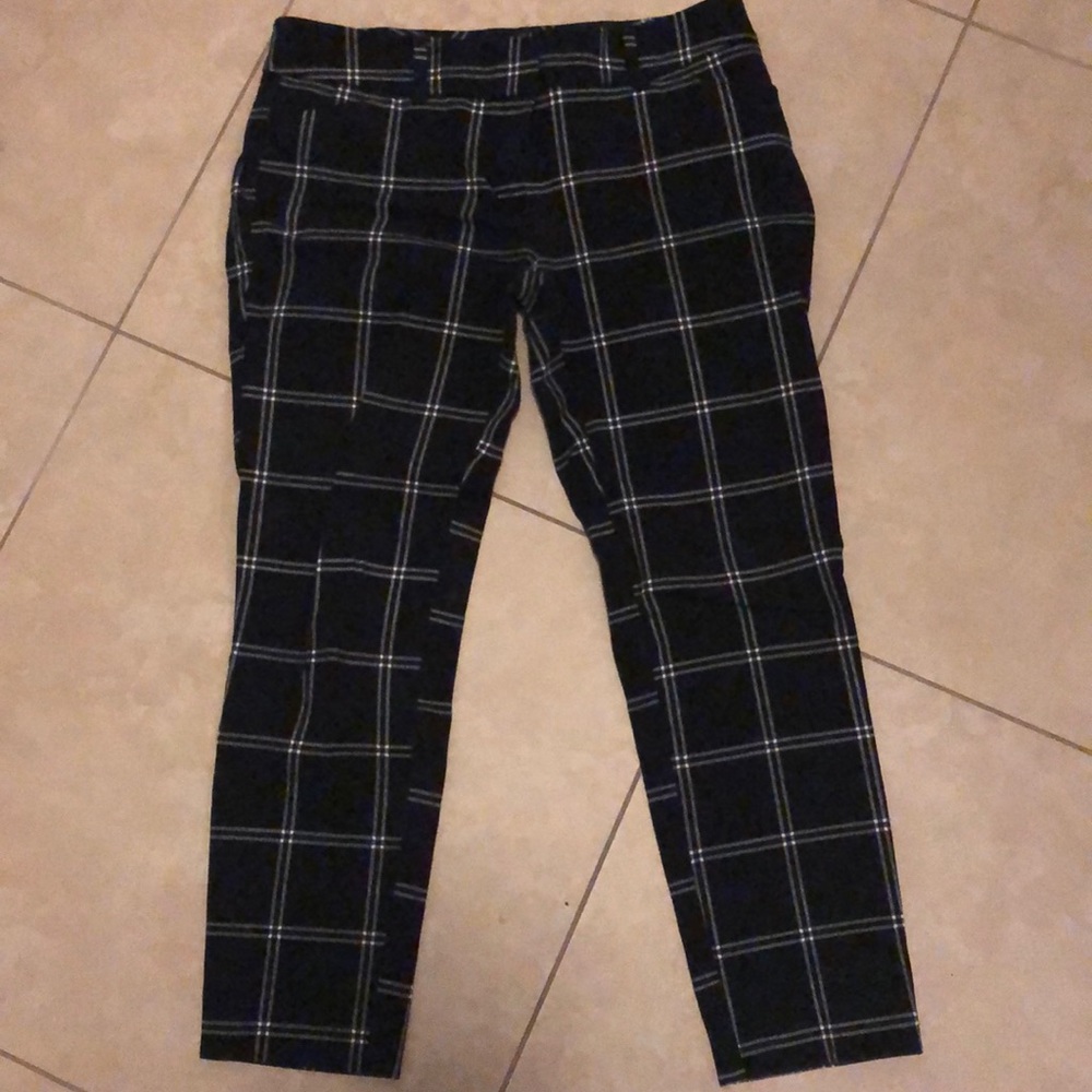 Size 6 NY&Co Ankle Crop Aubrey Pants